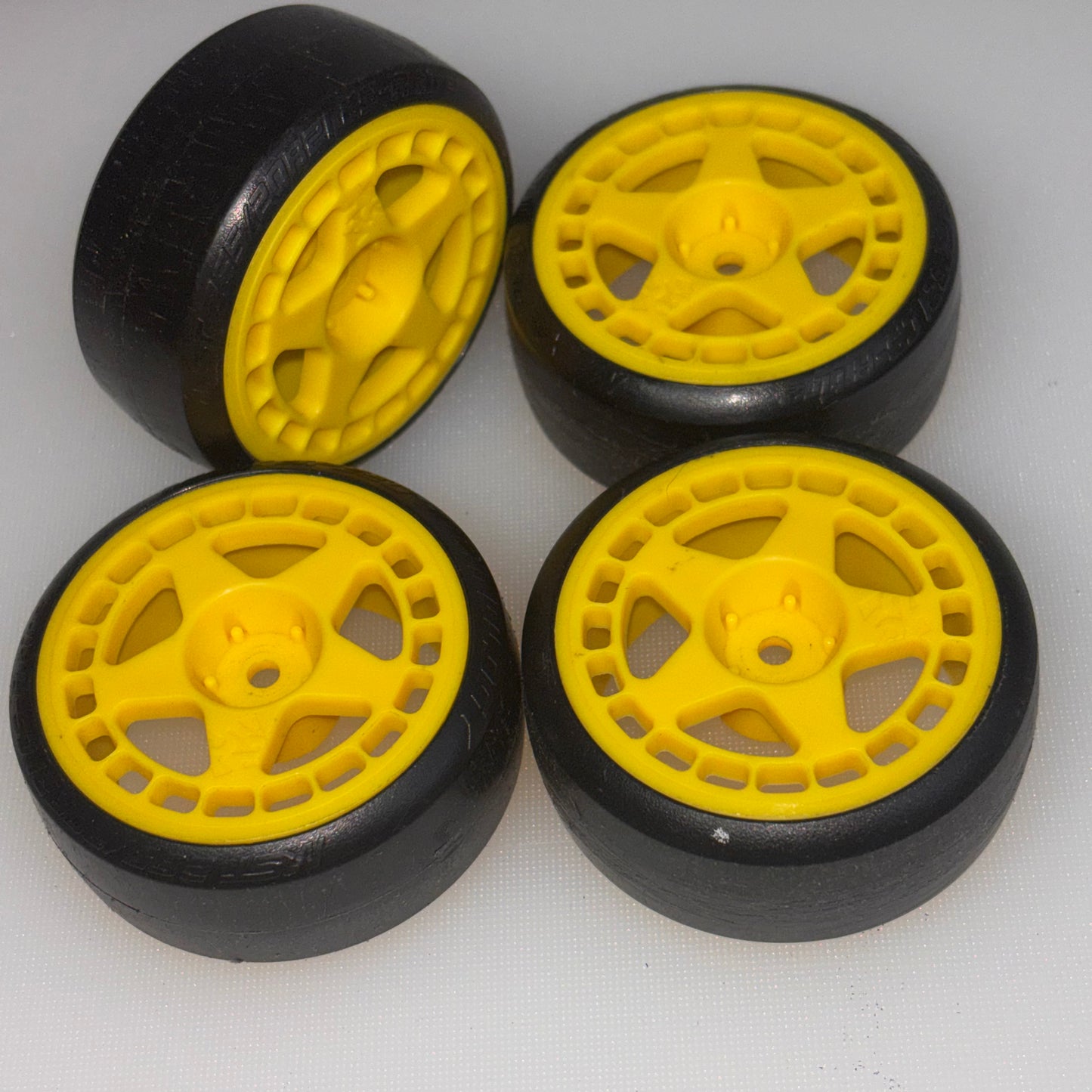 HPI 6mm Fifteen52 Yellow Wheels With MST Silver Dot Tyres