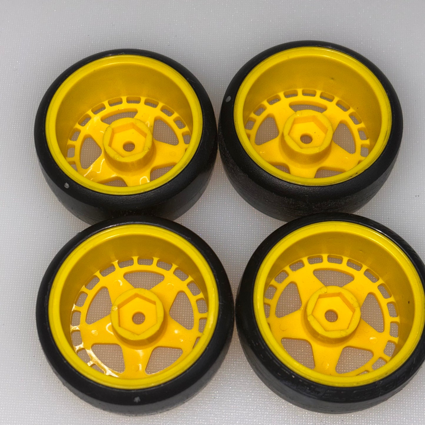 HPI 6mm Fifteen52 Yellow Wheels With MST Silver Dot Tyres