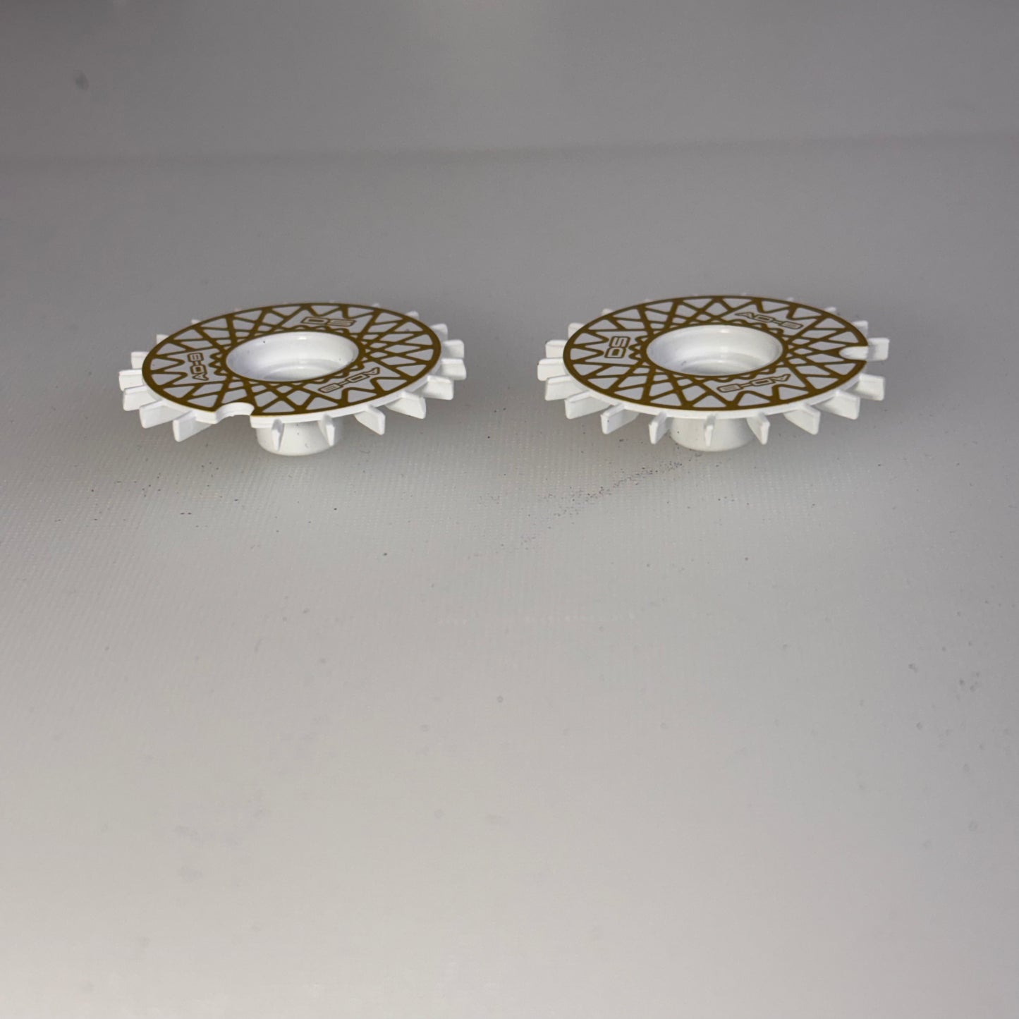 DS Racing AD8 Aero Drift Flat White/Gold Mesh-165