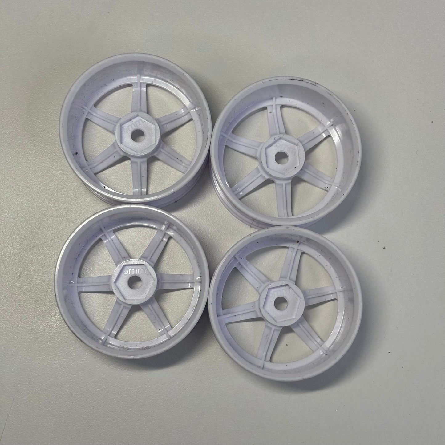 Yokomo White Wheels 5mm Offset TE37