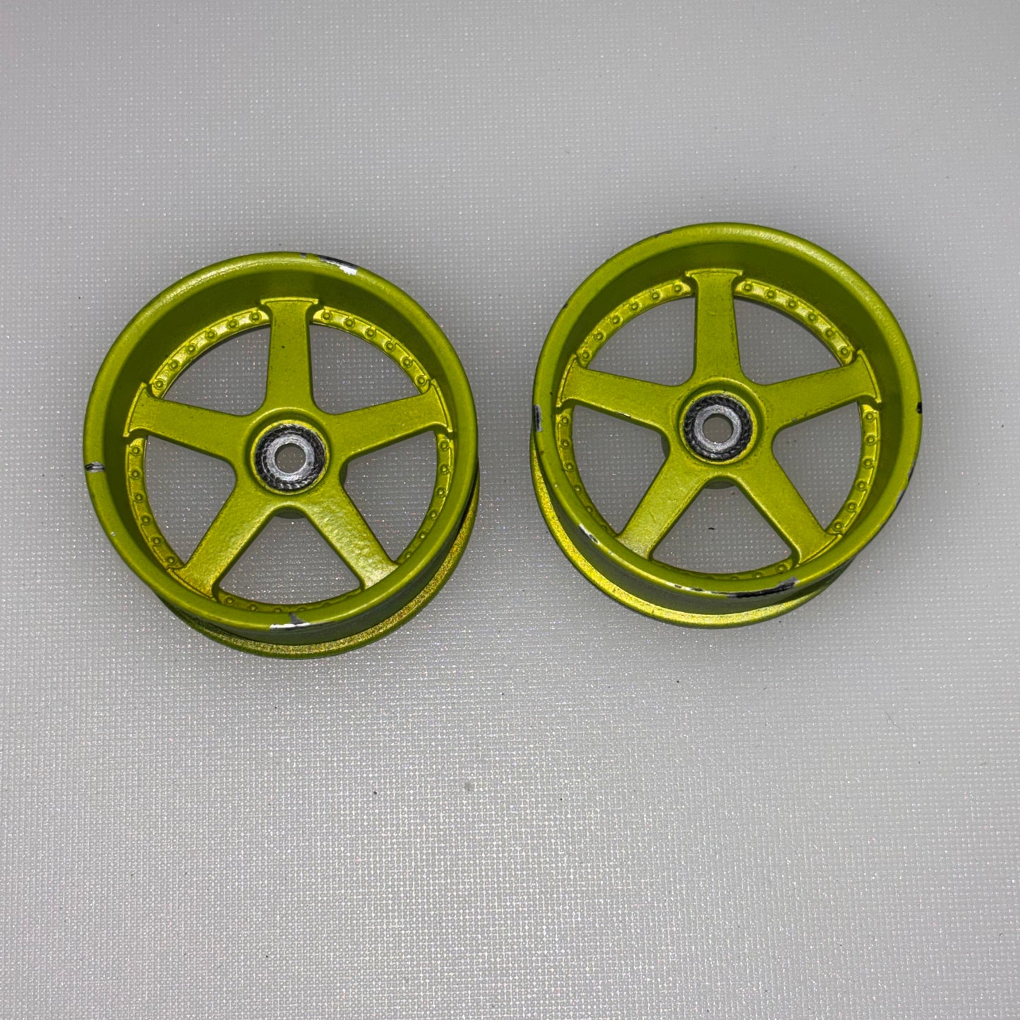 Yokomo 2 x Green Wheels 9mm Offset