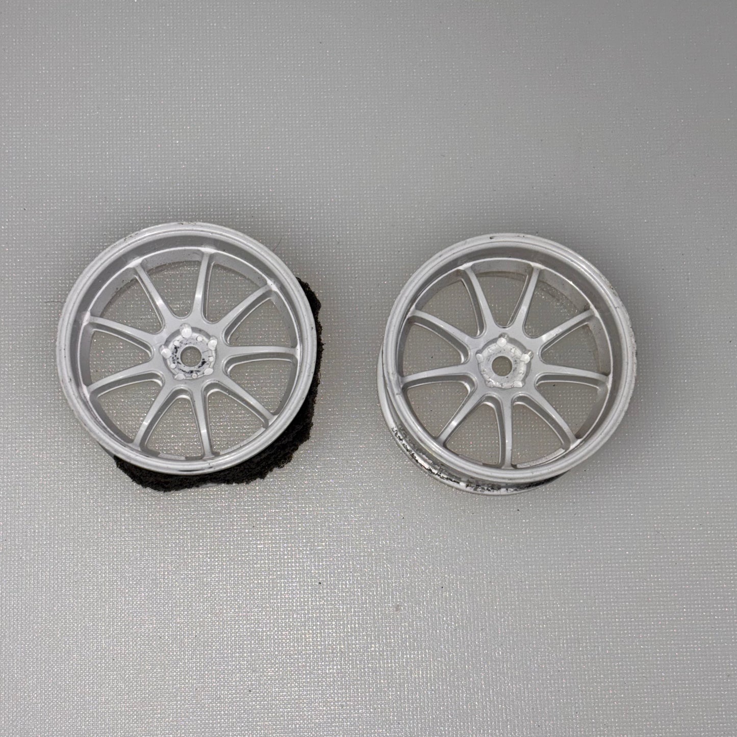Overdose 2 x White Wheels Offset 5mm
