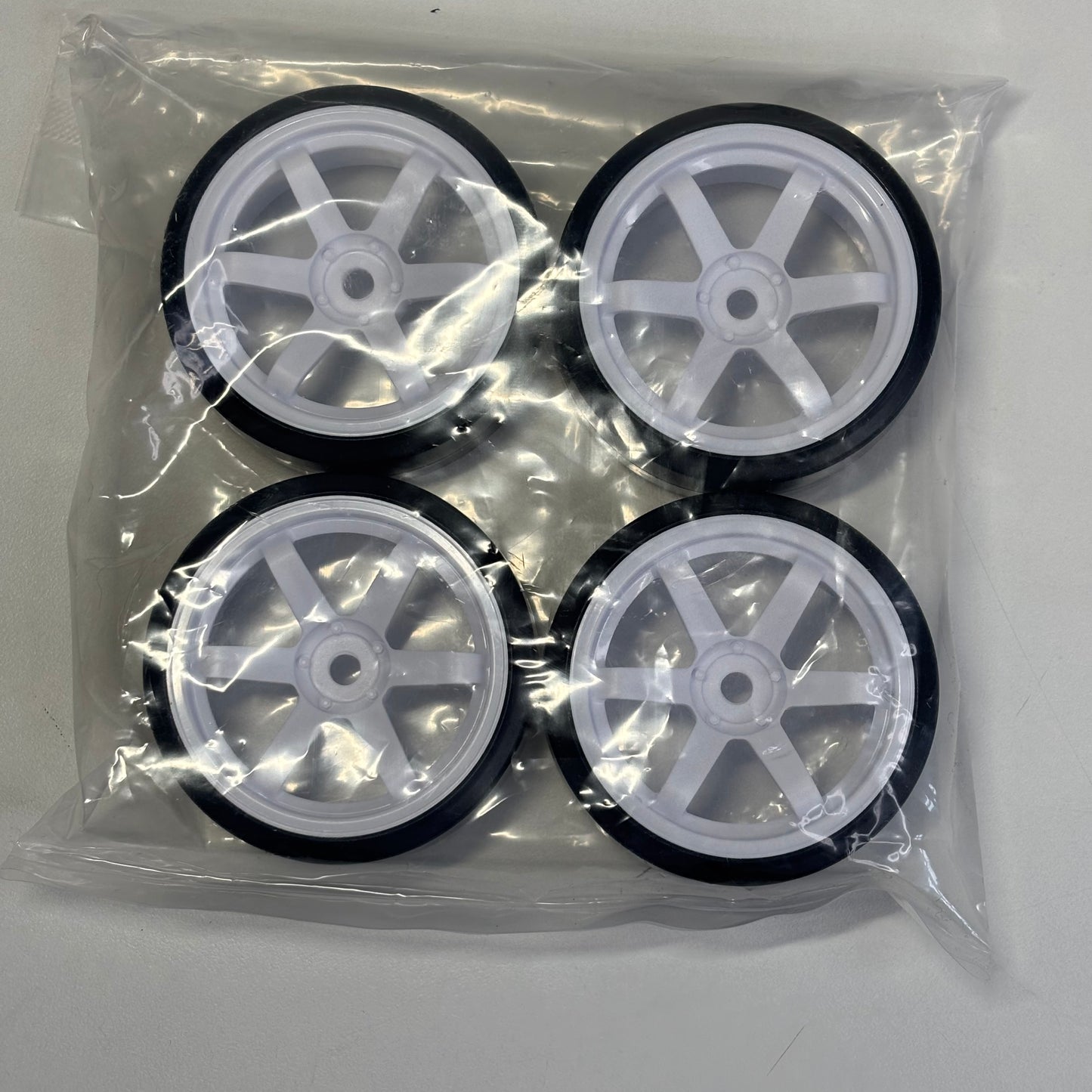 Yokomo White wheels Offset 5mm New & Tyres