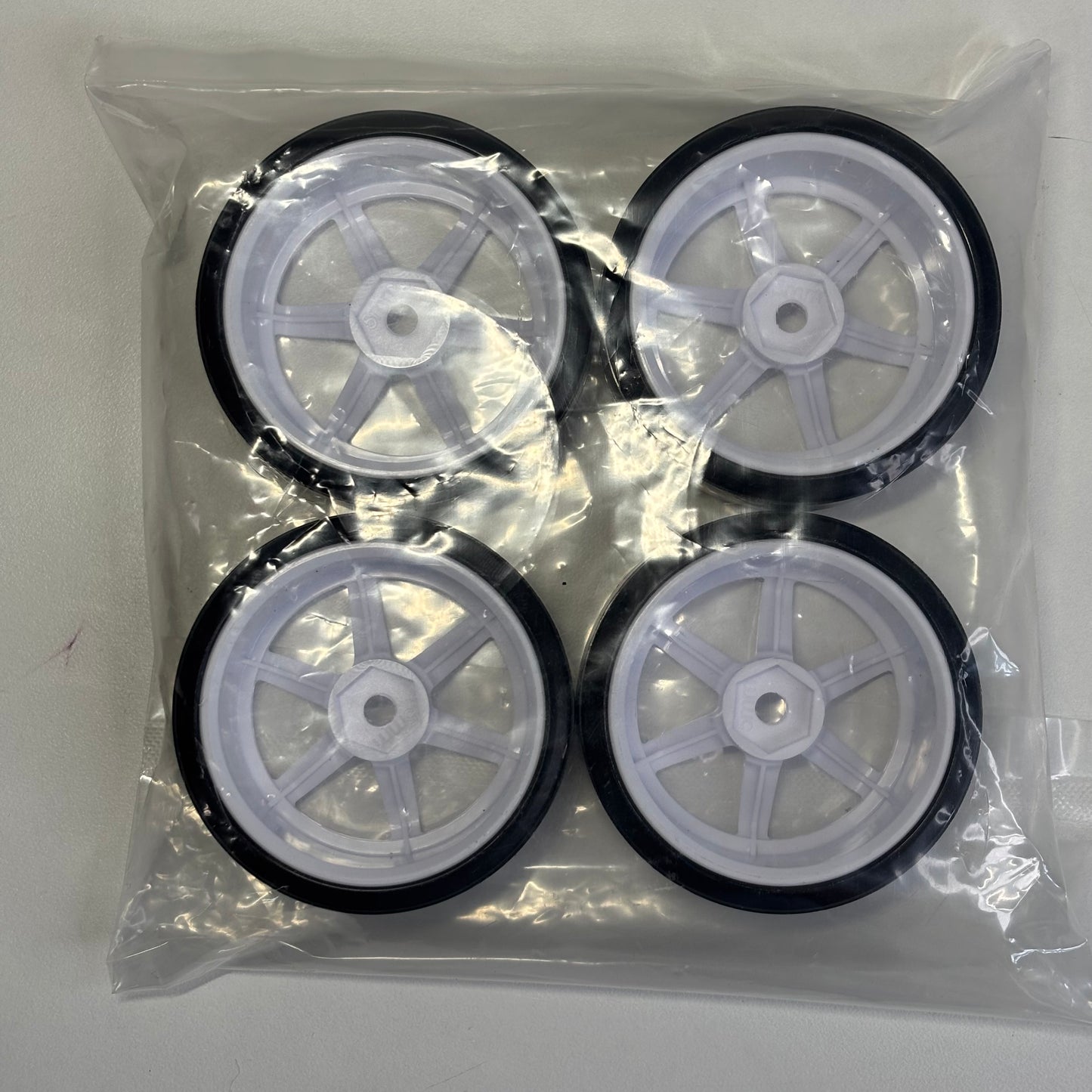Yokomo White wheels Offset 5mm New & Tyres