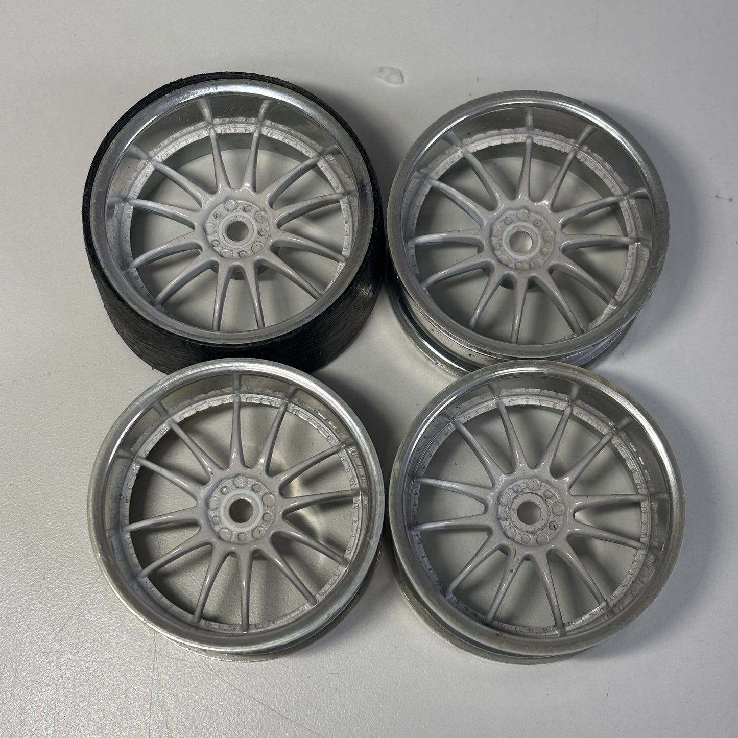 Yokomo White Silver Wheels Offset 6mm