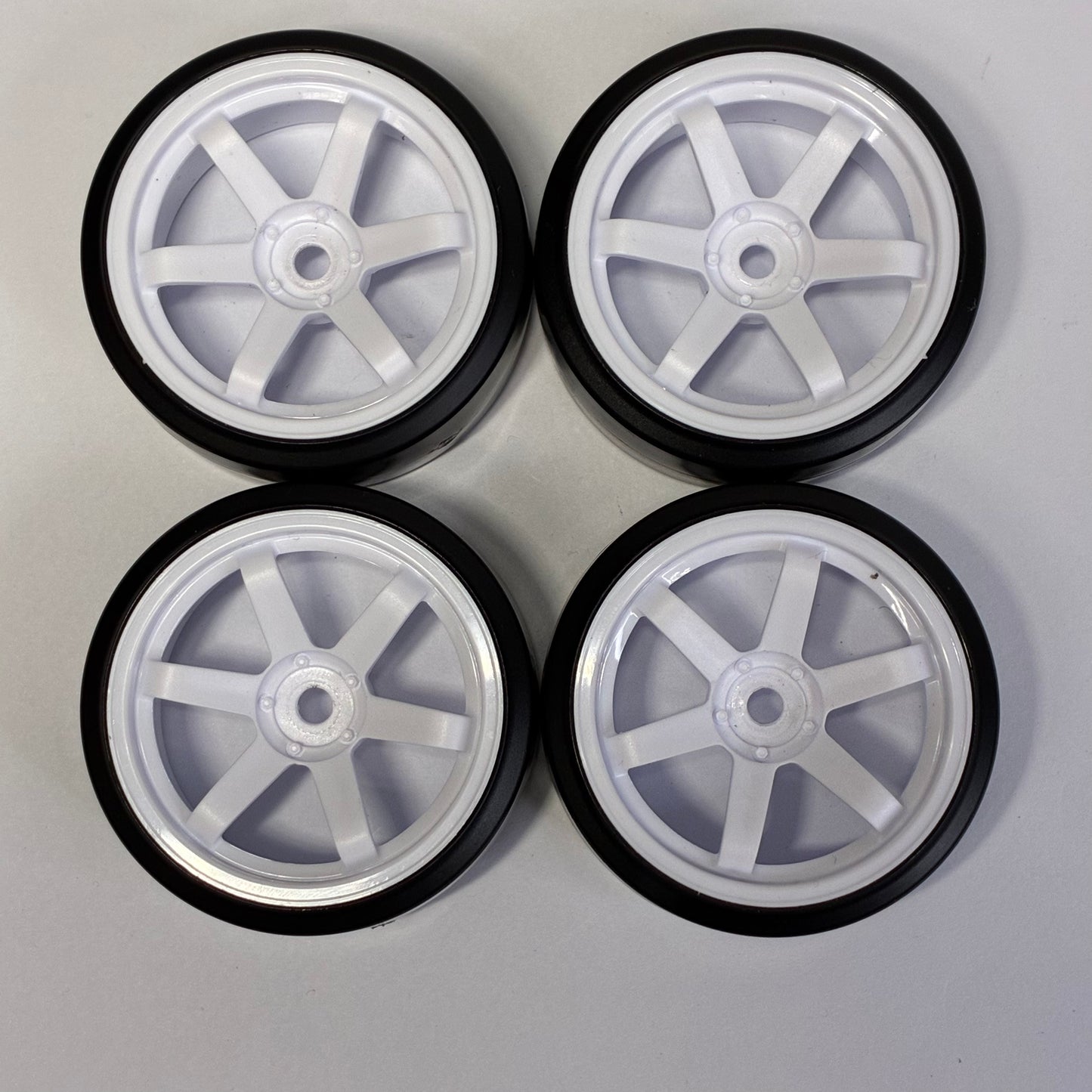 Yokomo White Wheels With Tyres 5mm Offset