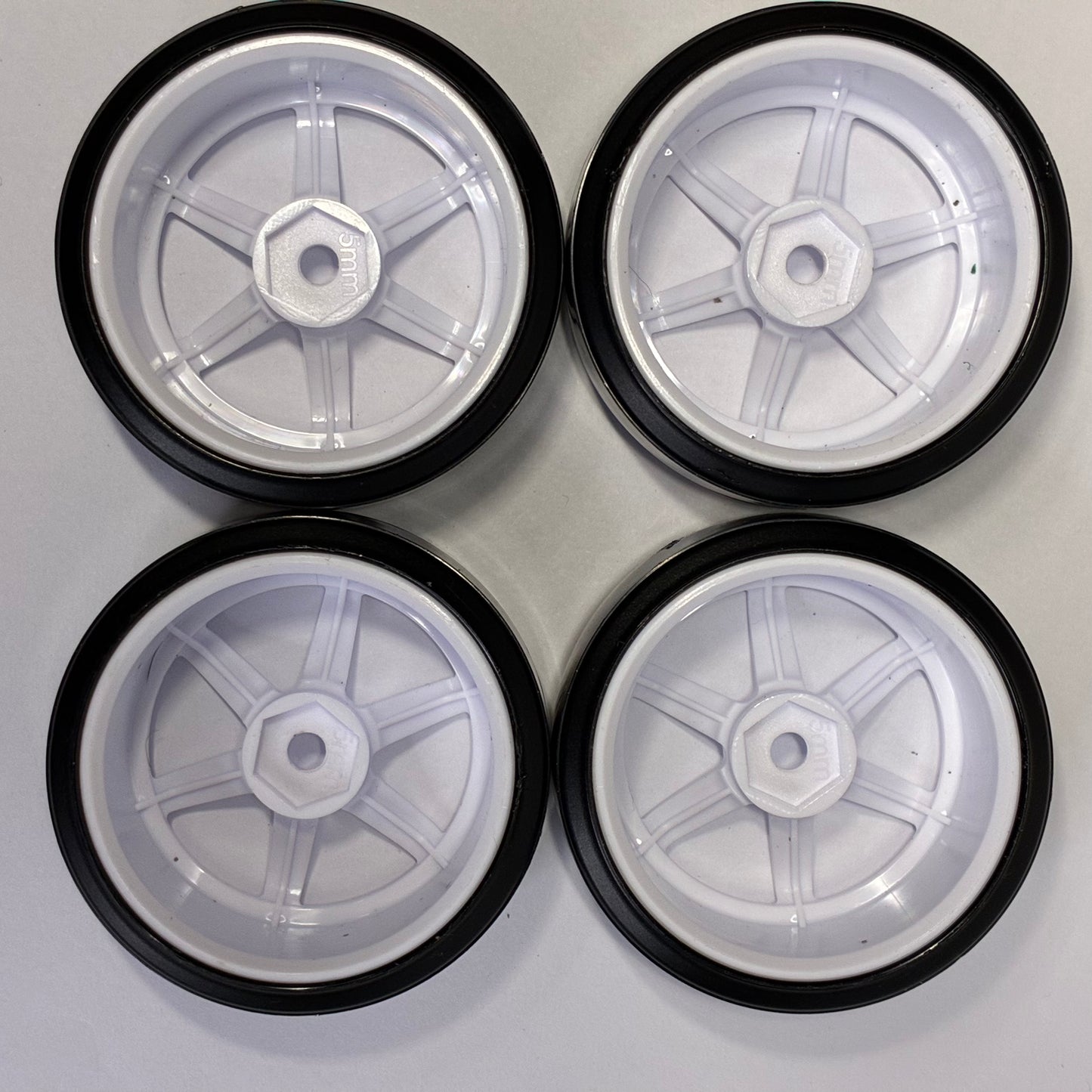 Yokomo White Wheels With Tyres 5mm Offset