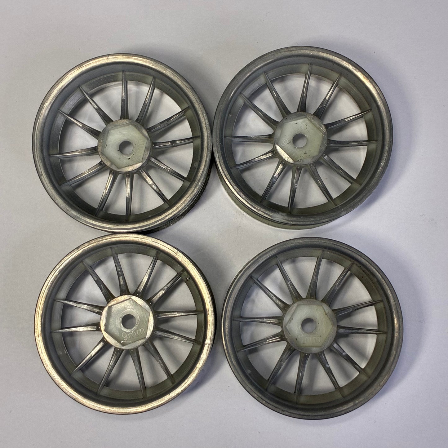 Yokomo 9mm Offset Chrome & White Wheels