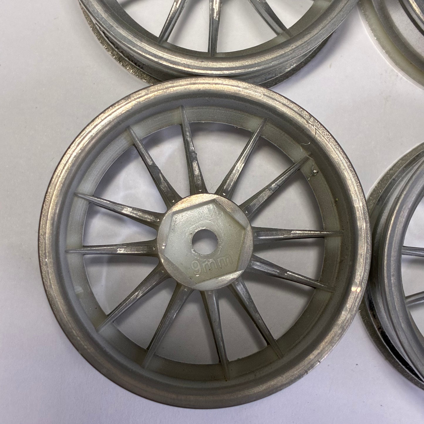 Yokomo 9mm Offset Chrome & White Wheels