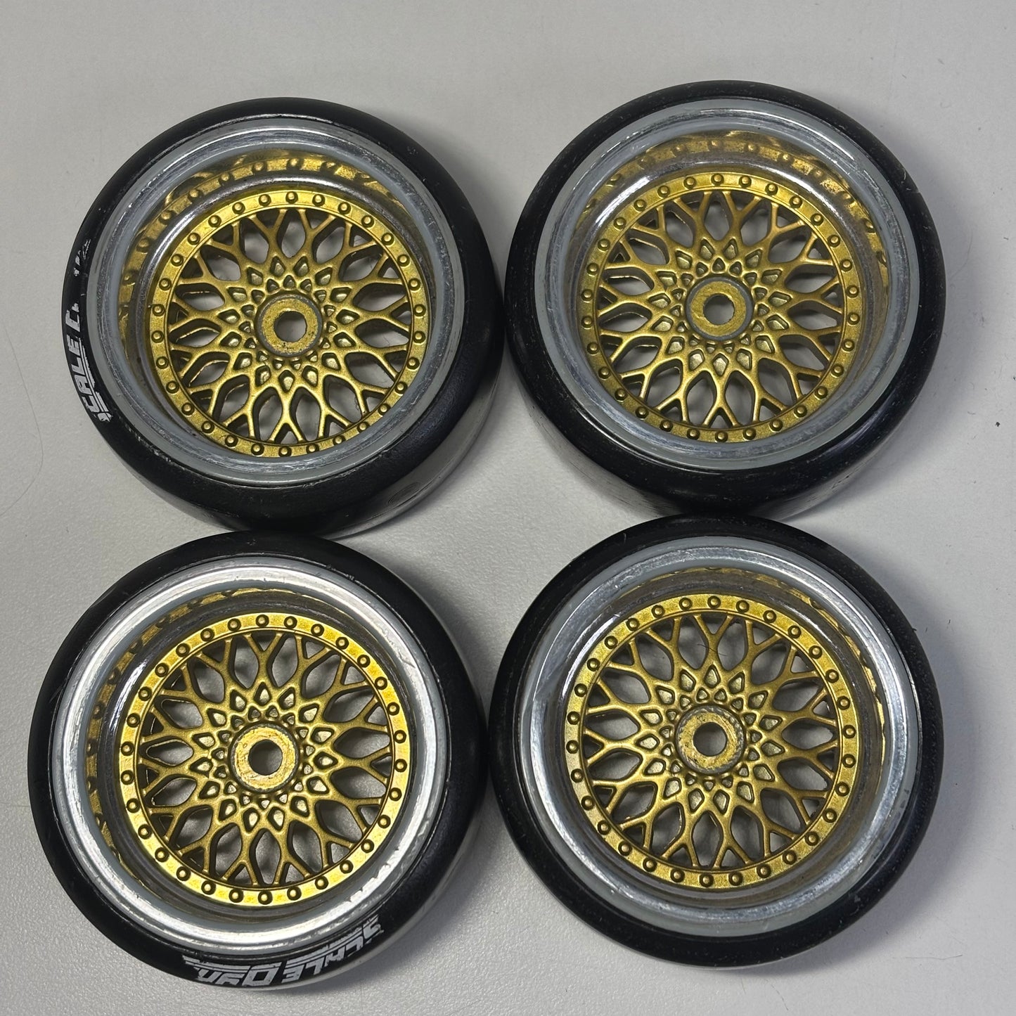 Gold & Chrome 9mm Offset Wheels With Tyres