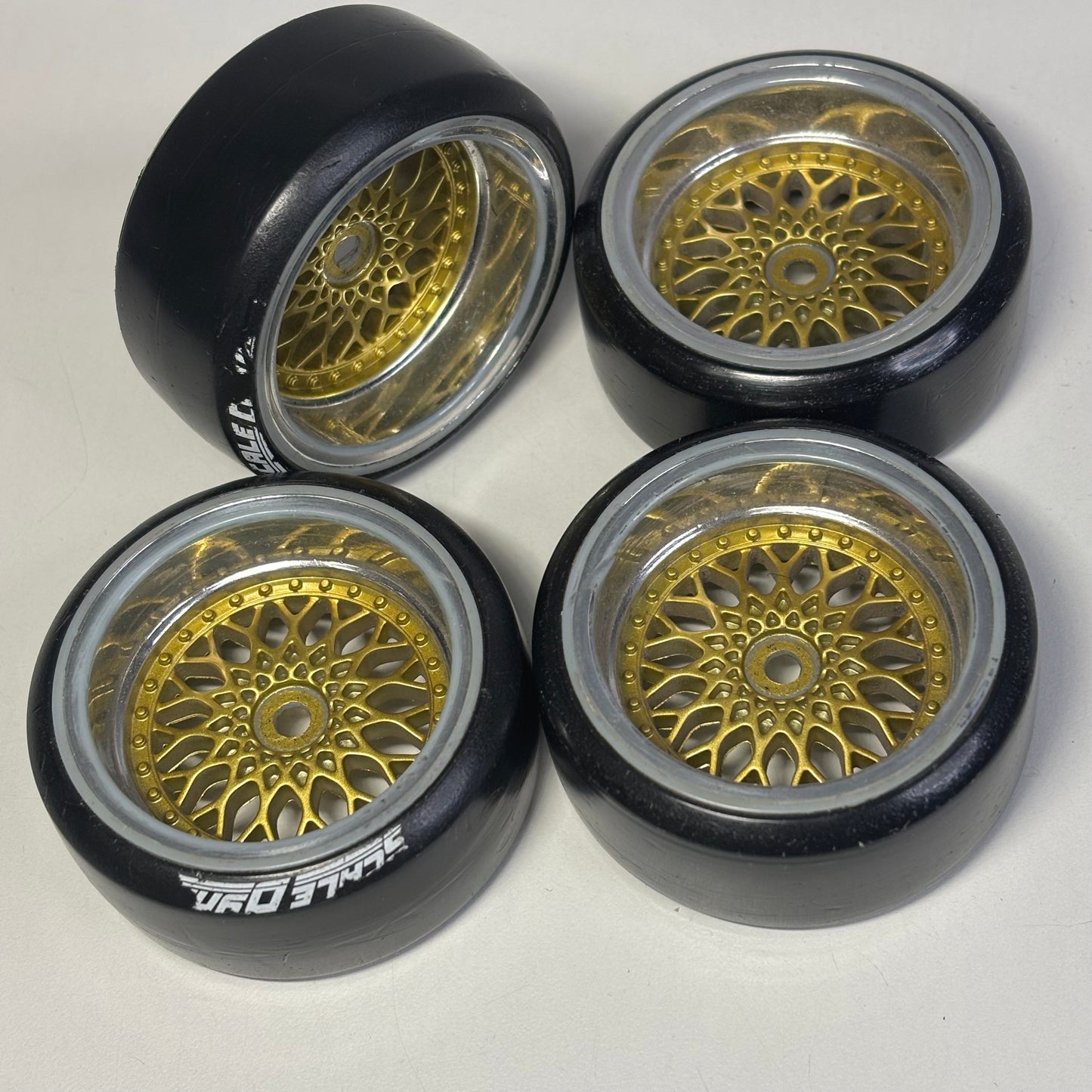 Gold & Chrome 9mm Offset Wheels With Tyres