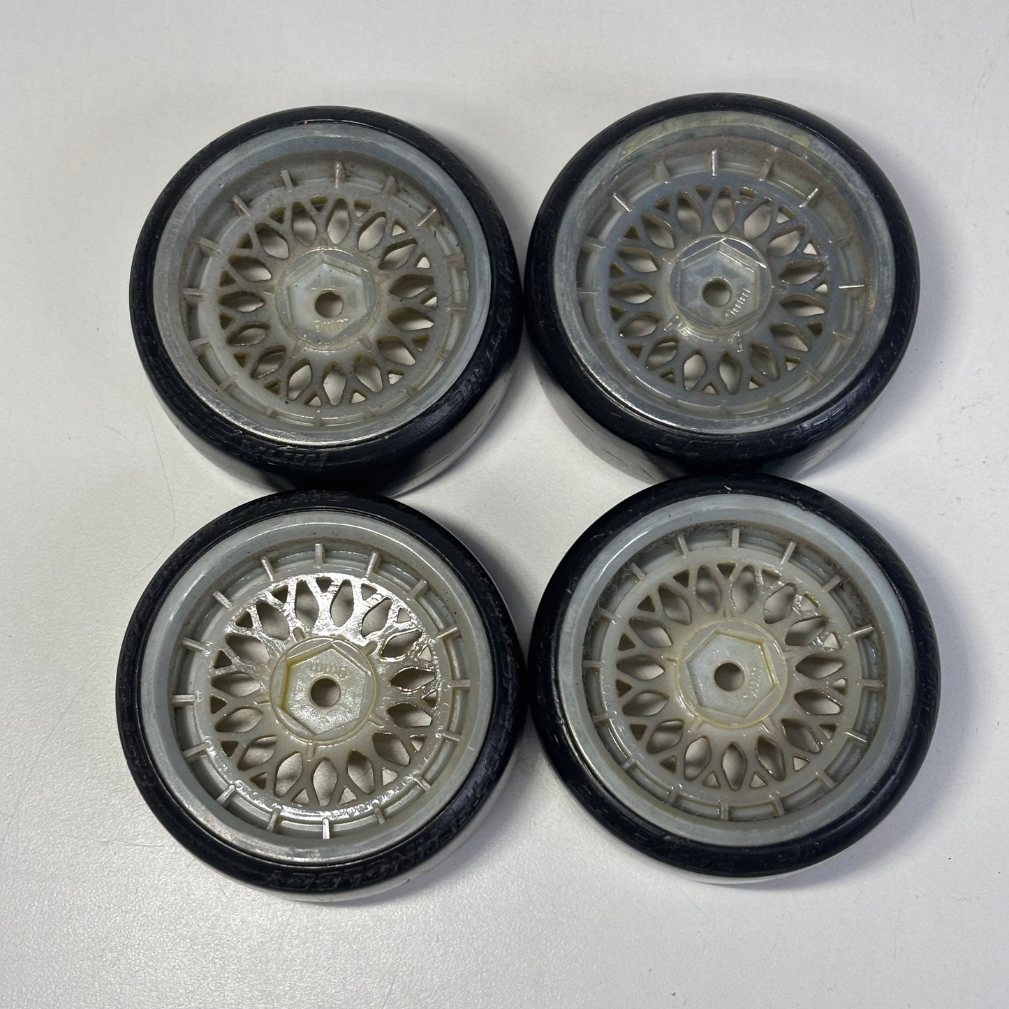 Gold & Chrome 9mm Offset Wheels With Tyres