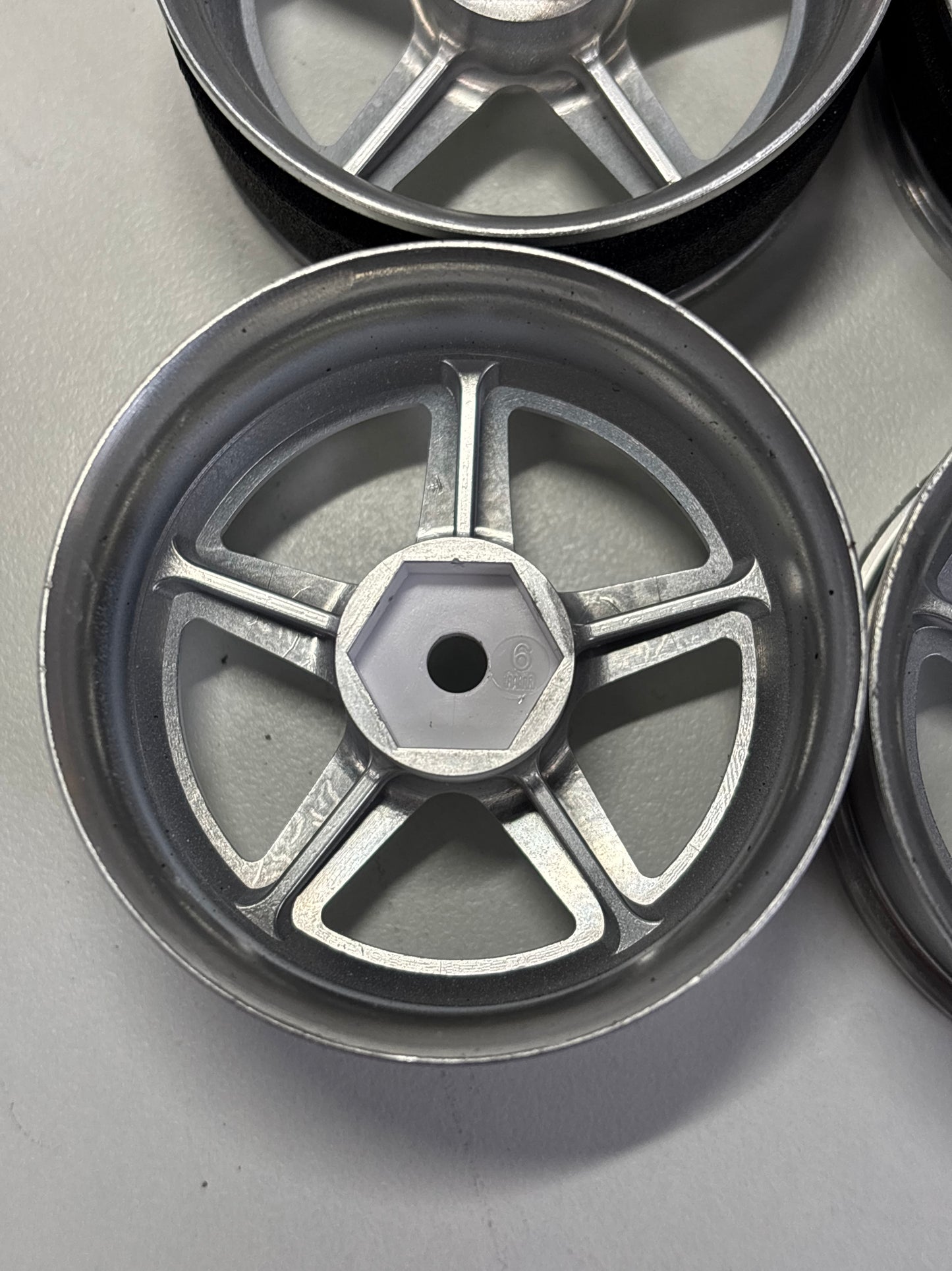Lab Work Equip Wheels White Silver Offset 6mm