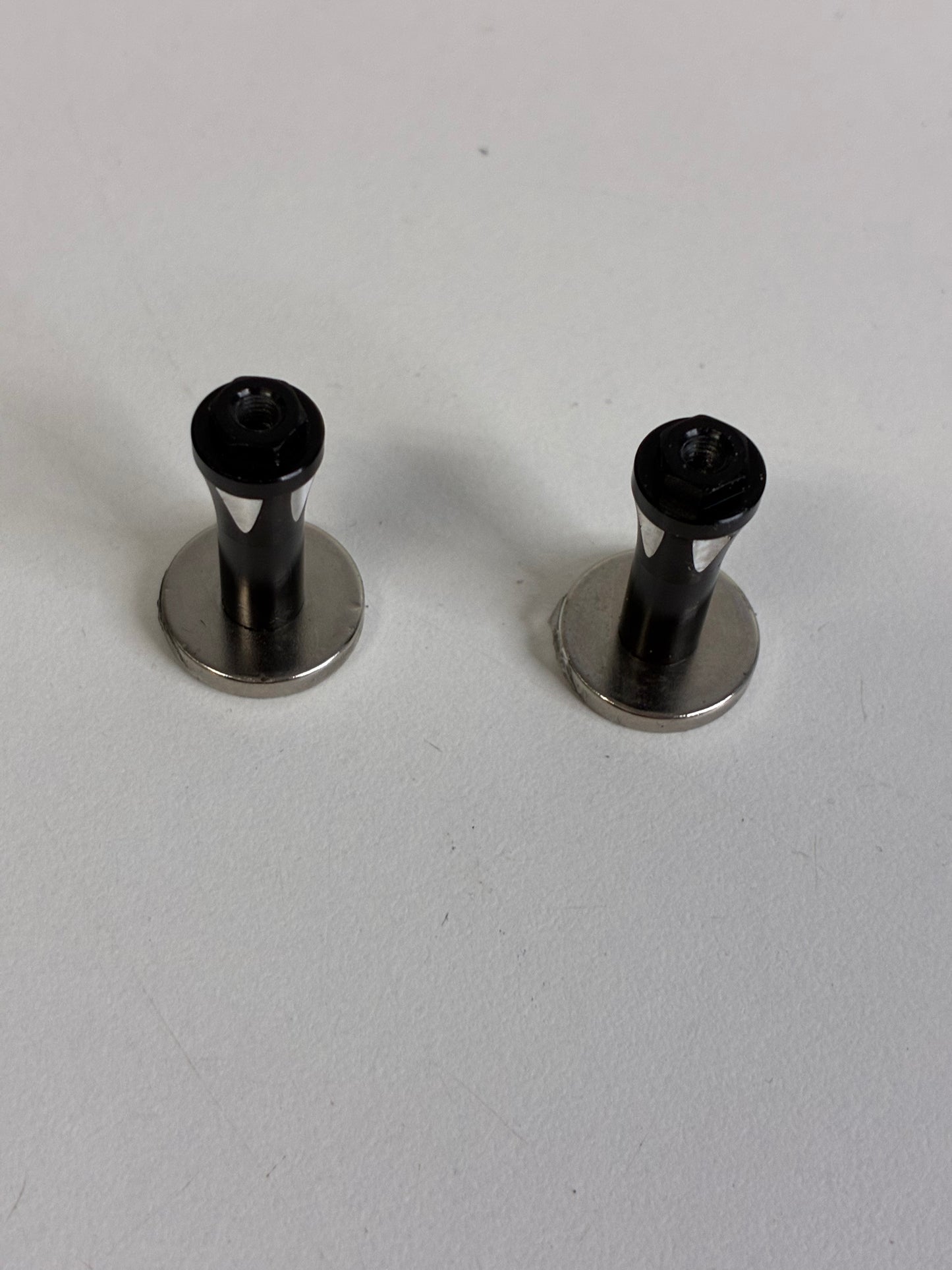 Reve D Magnet Mount Body Posts