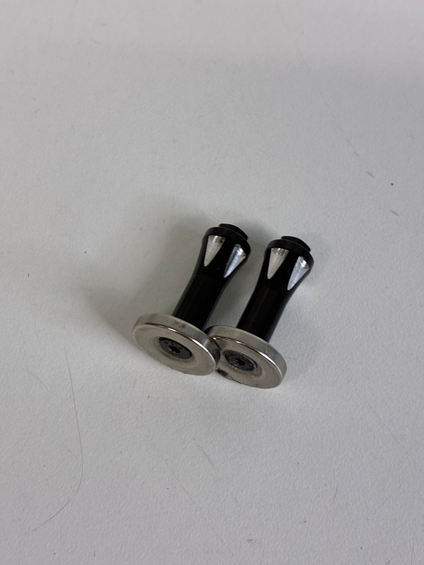 Reve D Magnet Mount Body Posts