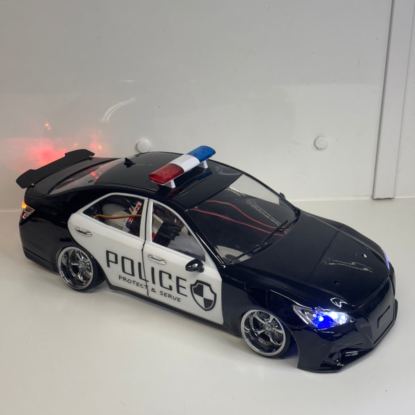 Toyota Crown Mark X Police Bodyshell With Working Lights