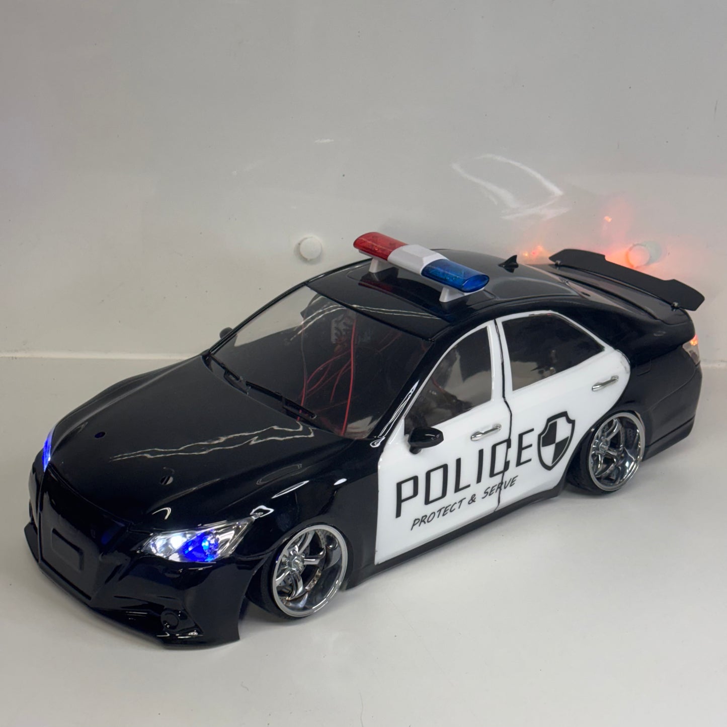 Toyota Crown Mark X Police Bodyshell With Working Lights