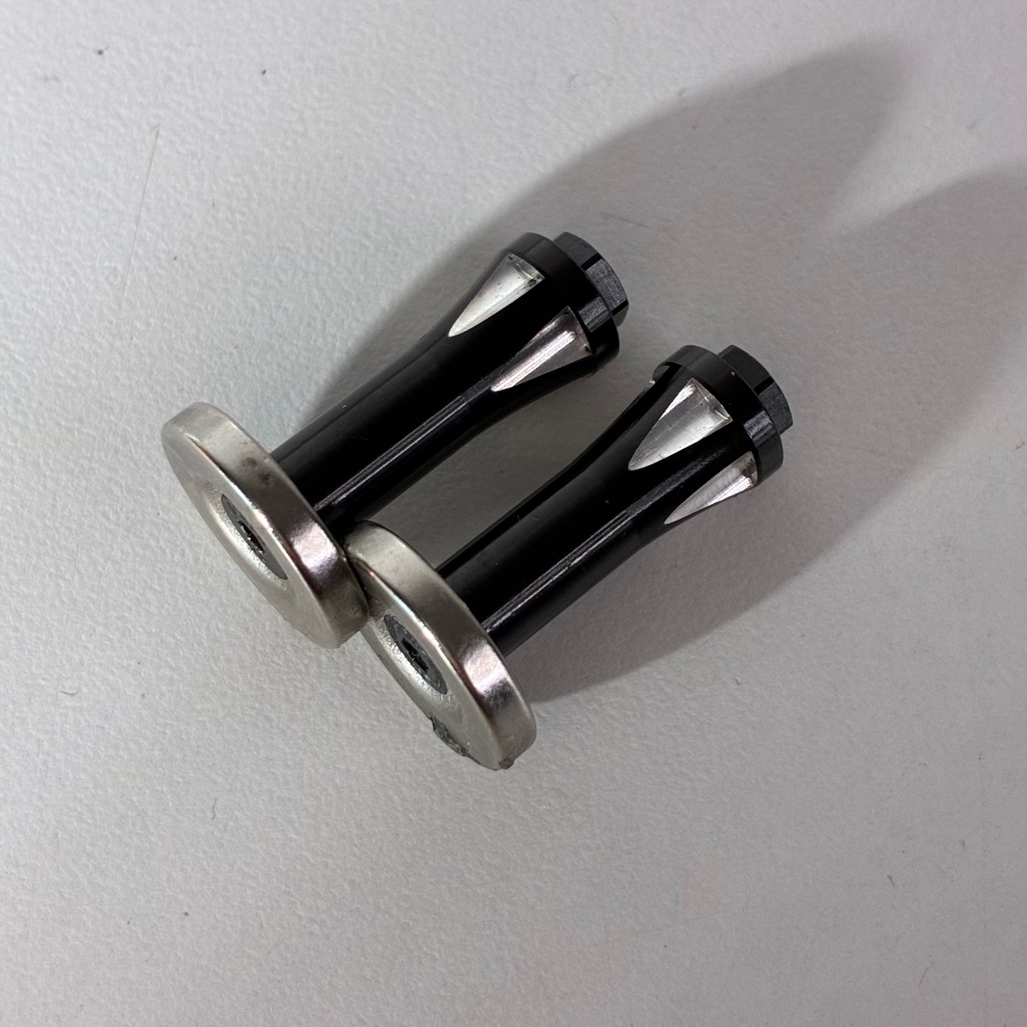 Reve D Magnet Mount Body Posts