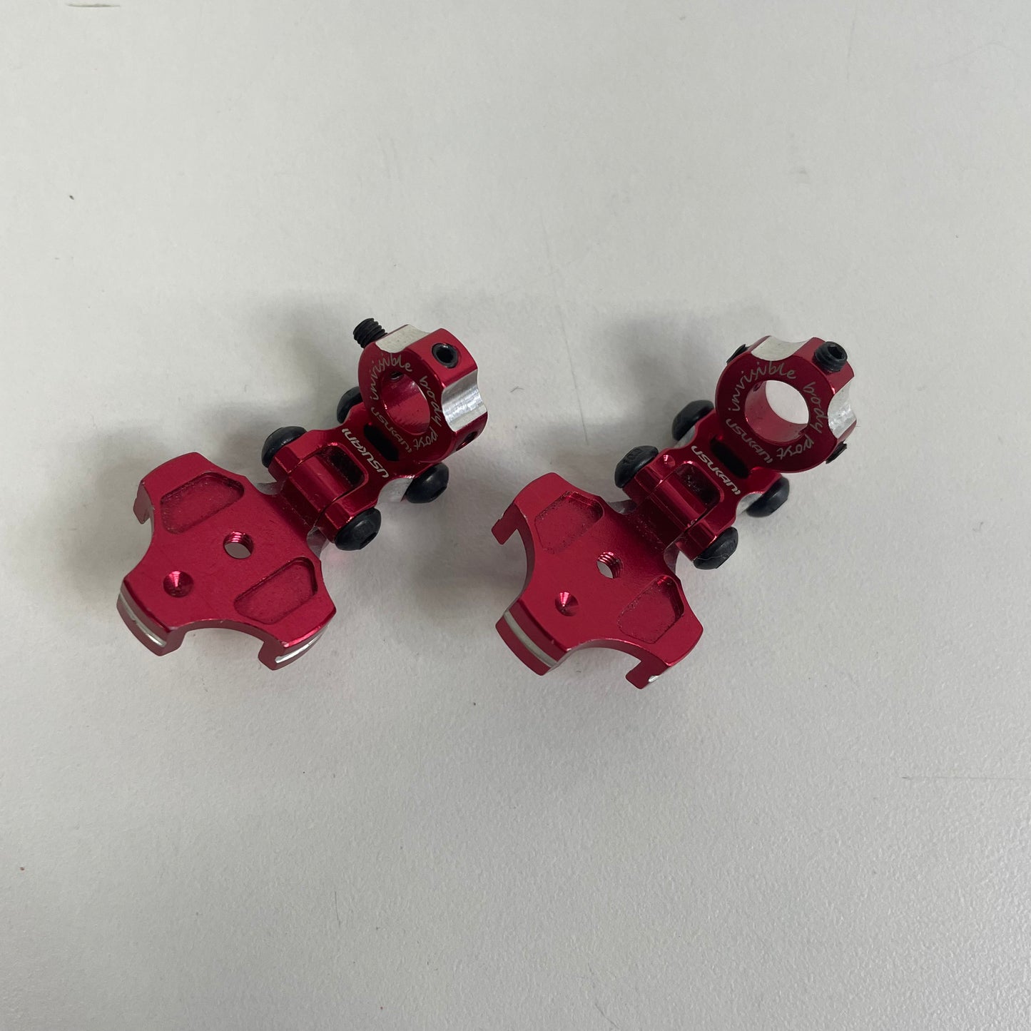 Usukani Red Alloy Invisible Post Magnet Mount Pair