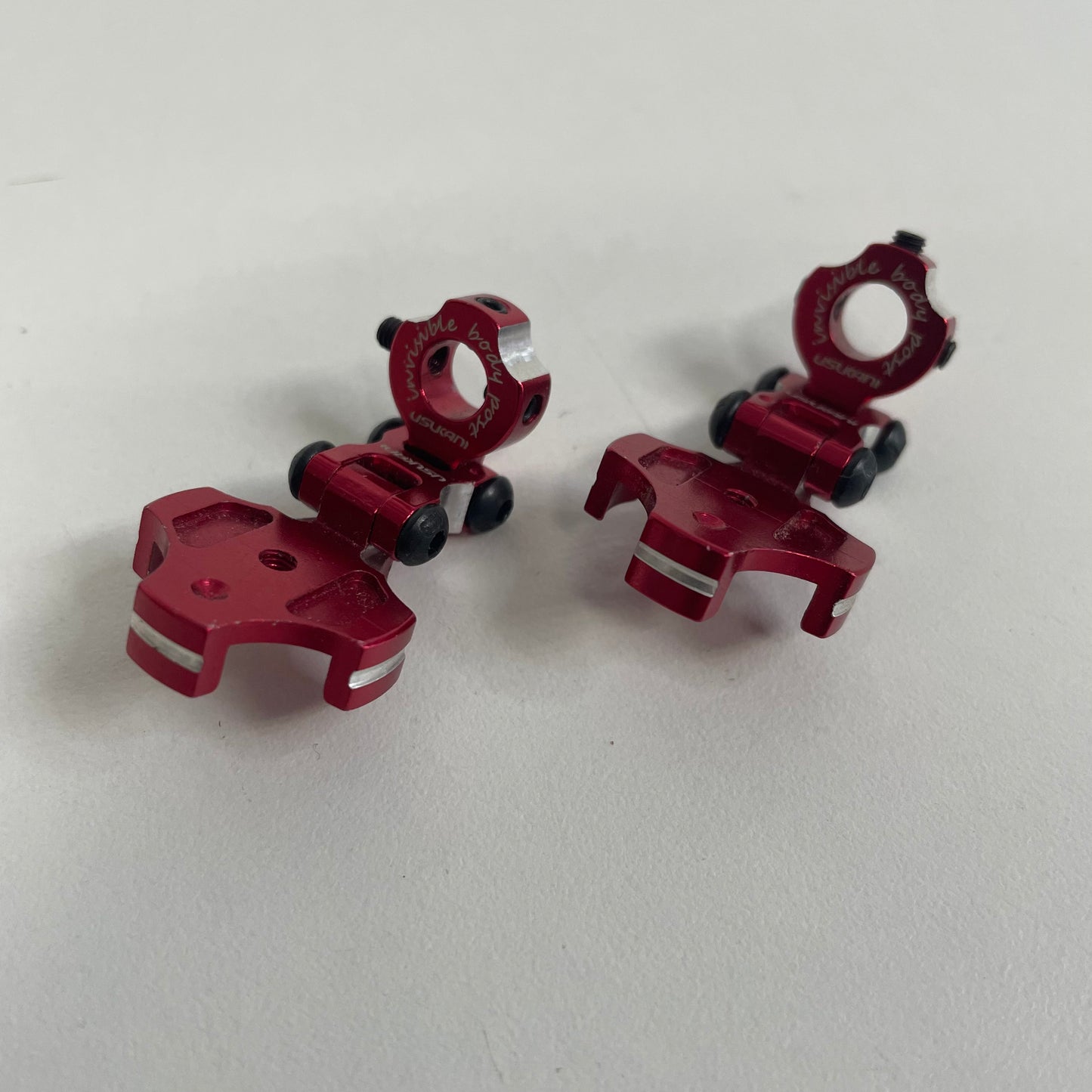 Usukani Red Alloy Invisible Post Magnet Mount Pair