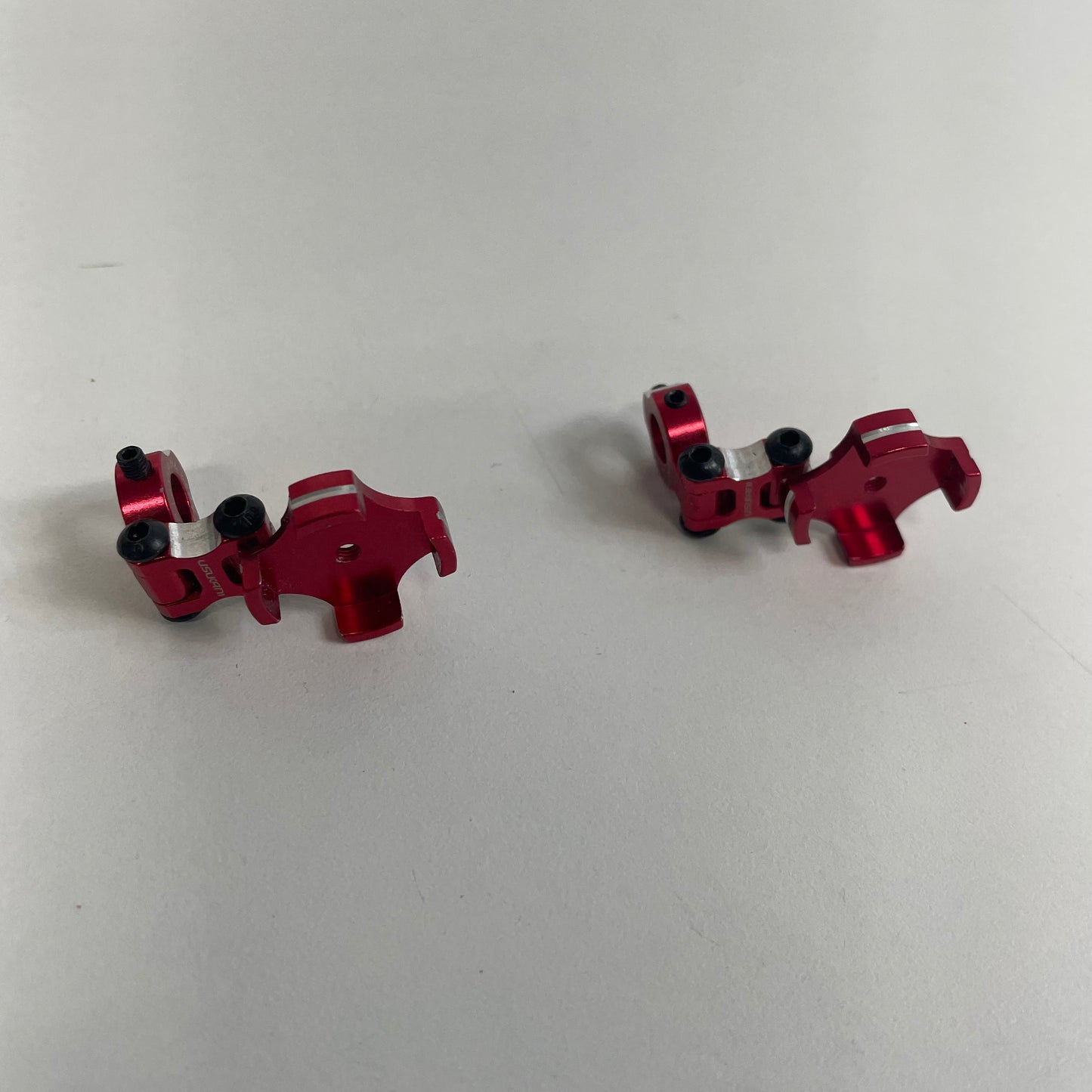 Usukani Red Alloy Invisible Post Magnet Mount Pair