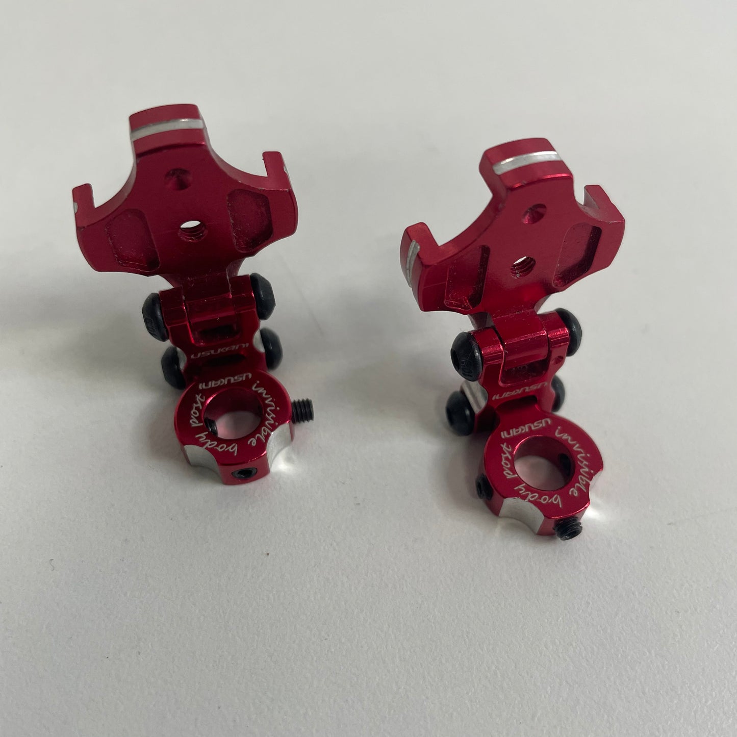 Usukani Red Alloy Invisible Post Magnet Mount Pair