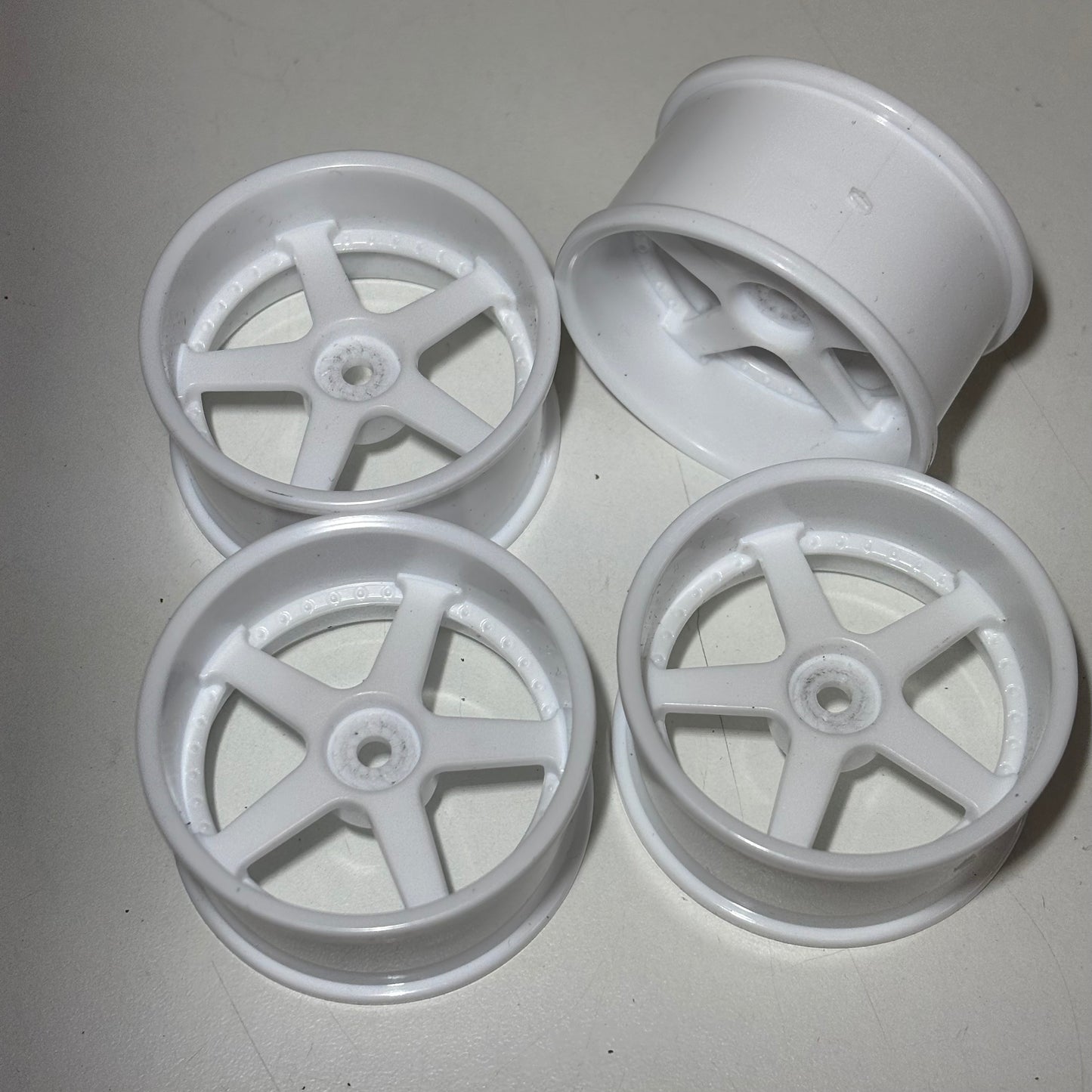 Yokomo White Wheels Offset 9
