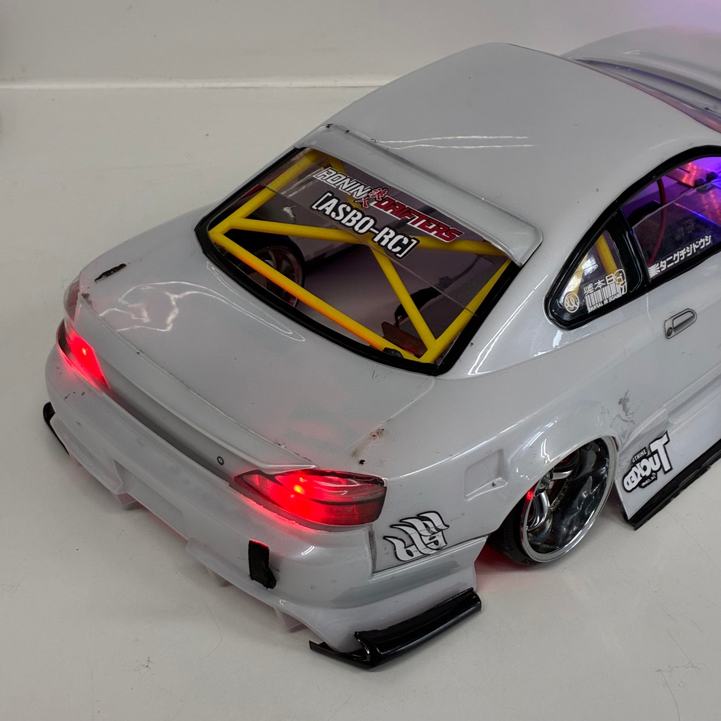 Addiction? Nissan S15 Silvia White Bodyshell & LED Kit