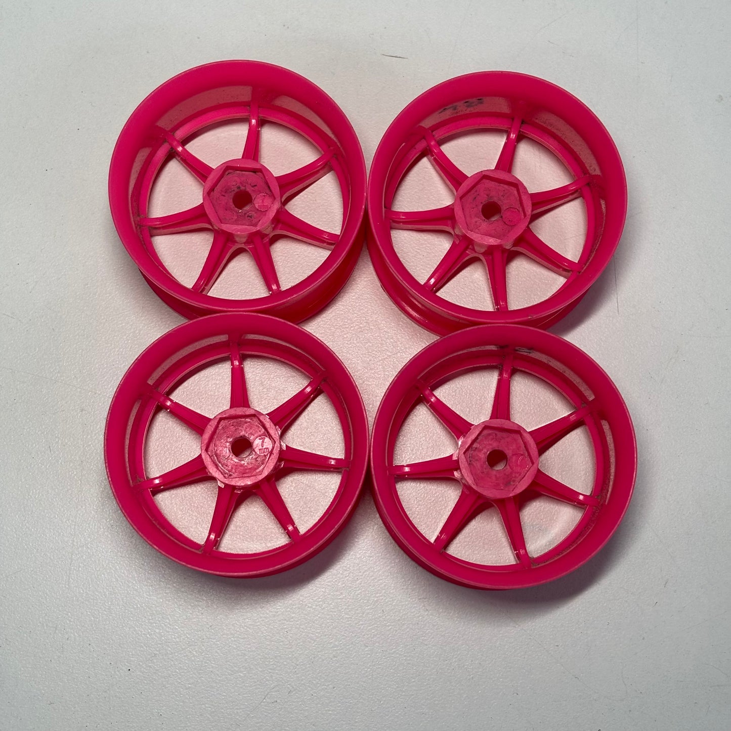 Topline ? AVS Model 7 Pink Wheels Offset 7