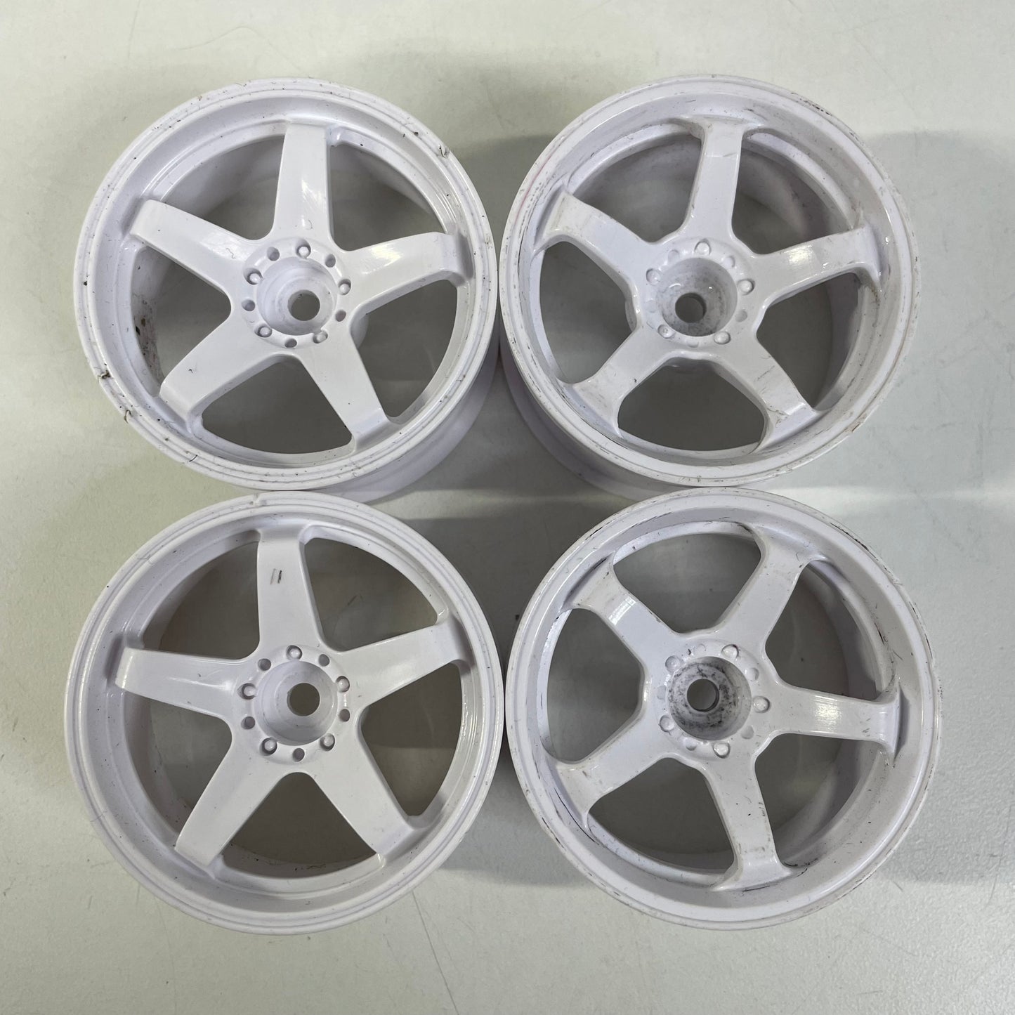 White Wheels 2x 6mm & 2x 8mm Offset