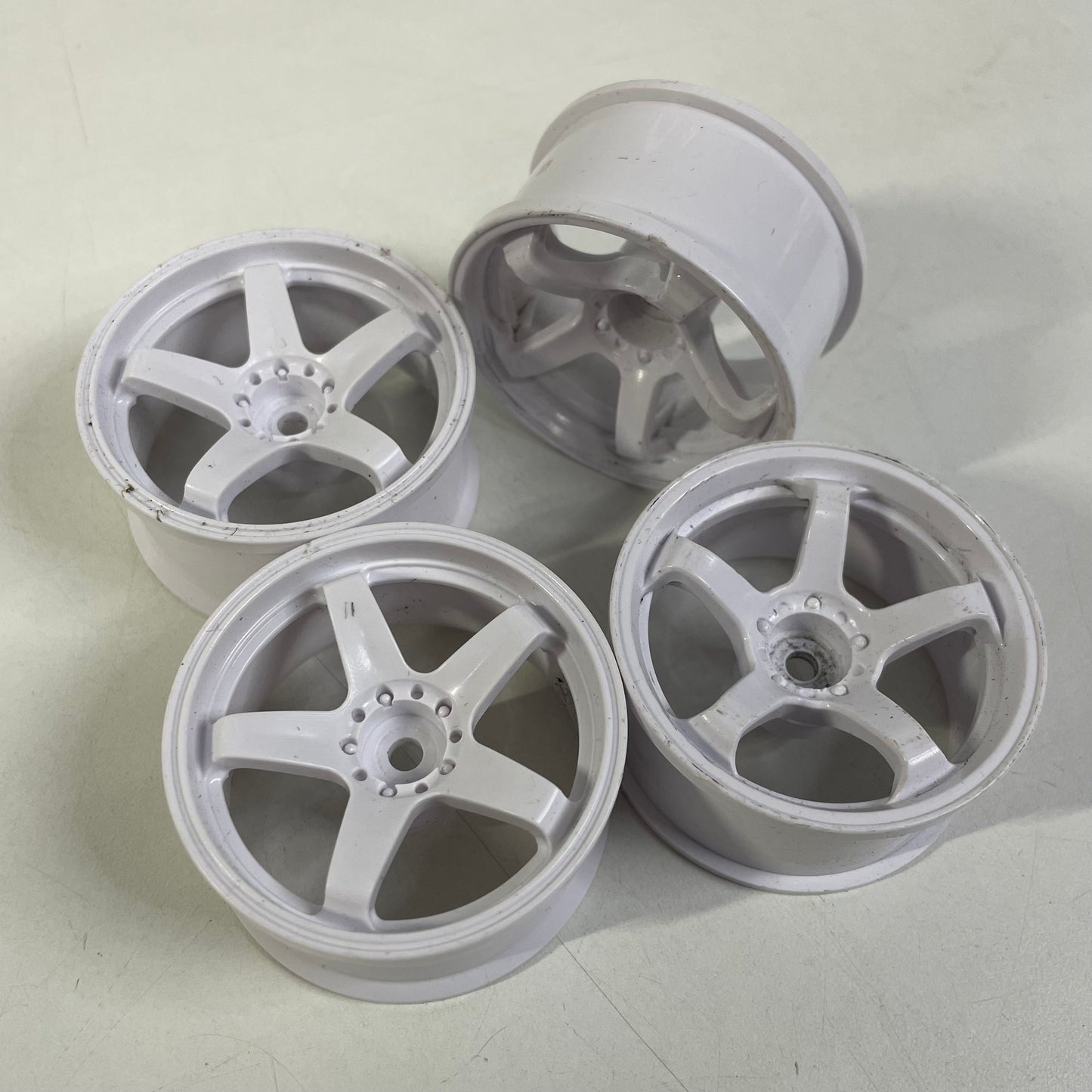White Wheels 2x 6mm & 2x 8mm Offset