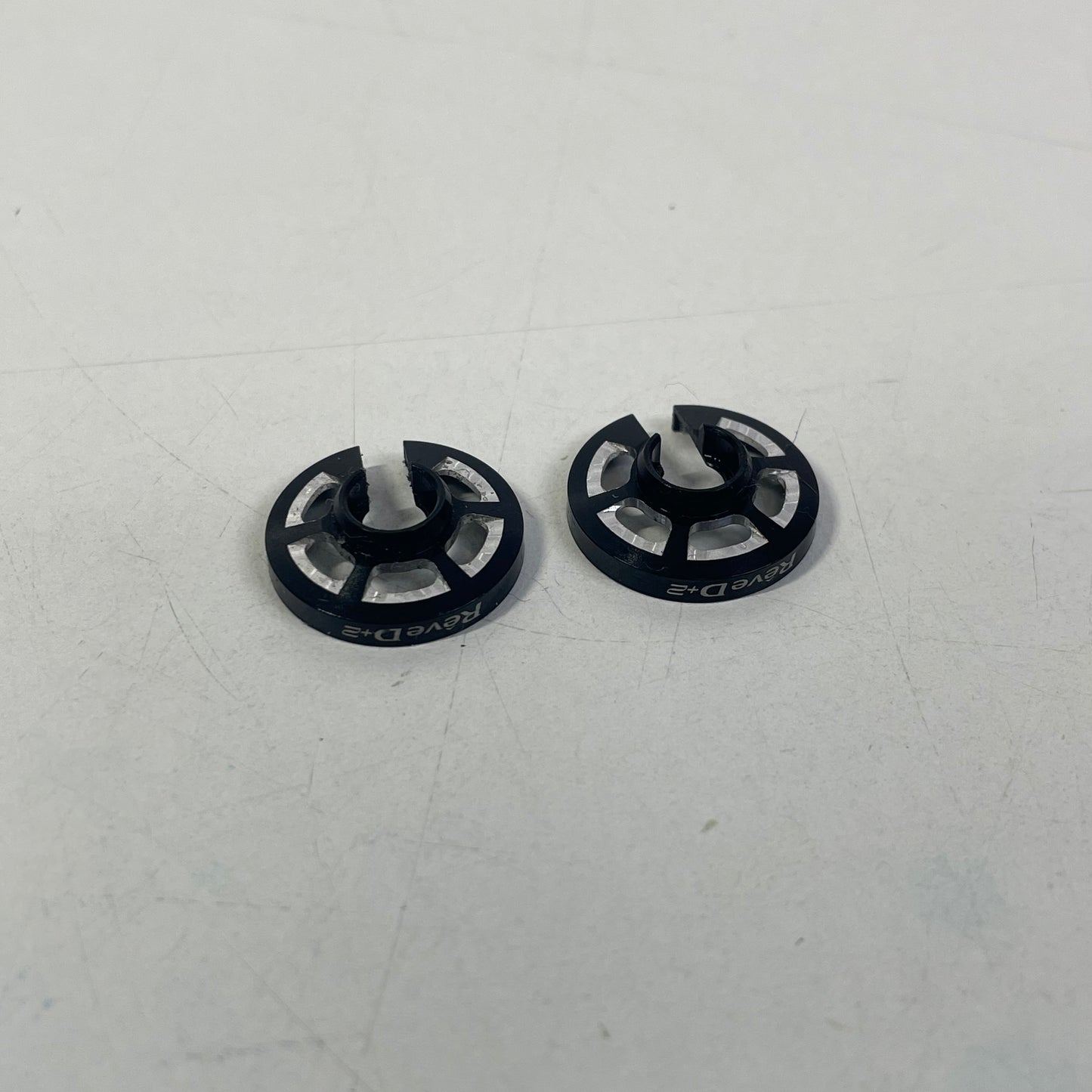 Reve D+2 Shock Spring Retainer Pair