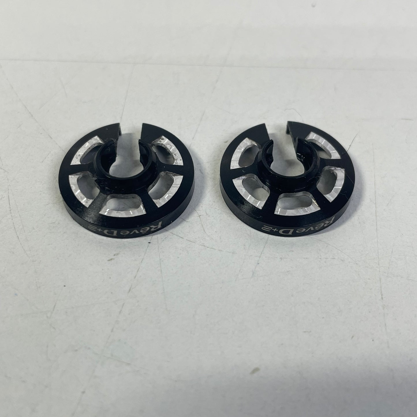 Reve D+2 Shock Spring Retainer Pair