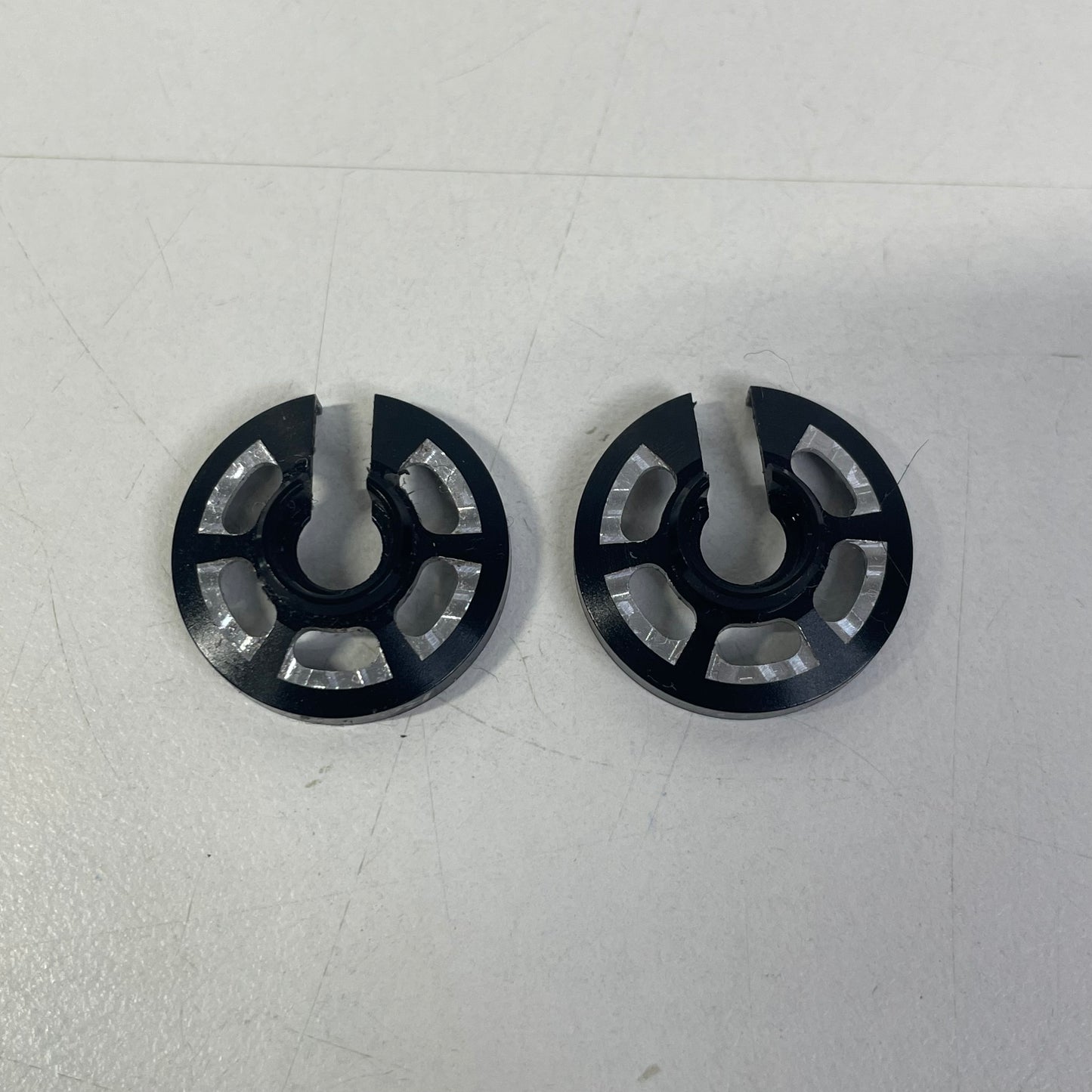 Reve D+2 Shock Spring Retainer Pair